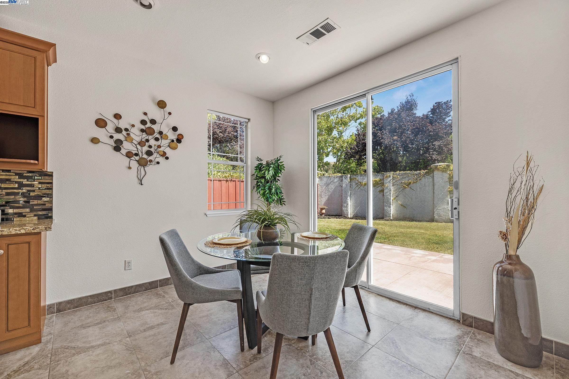 Detail Gallery Image 10 of 35 For 100 Arroyo Ct, Union City,  CA 94587 - 3 Beds | 2/1 Baths