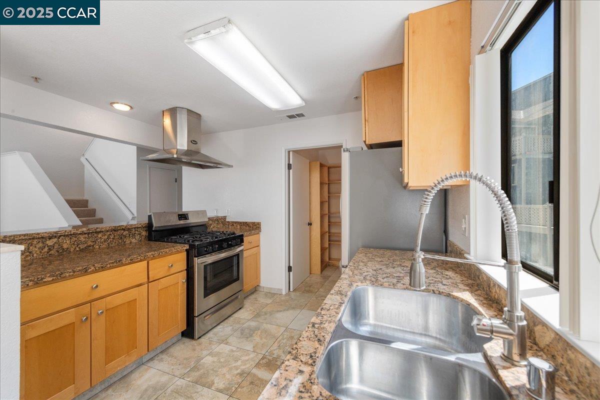 Detail Gallery Image 11 of 36 For 219 Sea Crest Cir, Vallejo,  CA 94590 - 2 Beds | 2/1 Baths