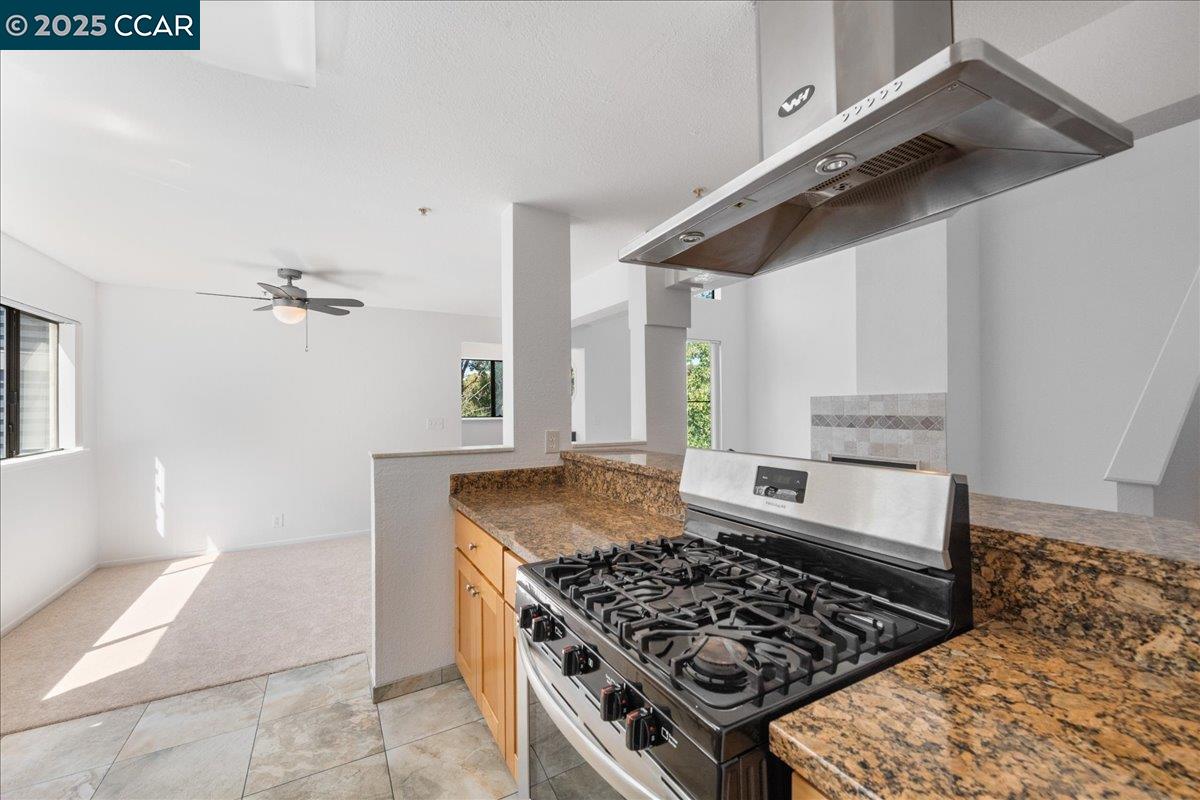 Detail Gallery Image 12 of 36 For 219 Sea Crest Cir, Vallejo,  CA 94590 - 2 Beds | 2/1 Baths