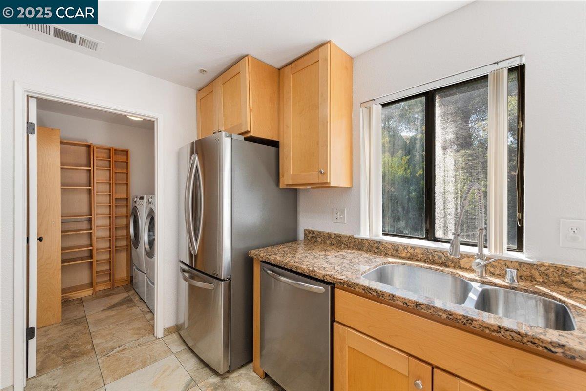 Detail Gallery Image 14 of 36 For 219 Sea Crest Cir, Vallejo,  CA 94590 - 2 Beds | 2/1 Baths
