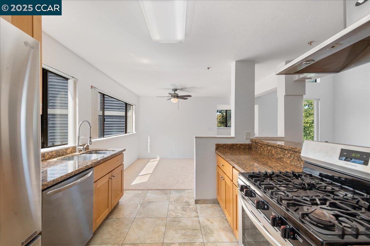 Detail Gallery Image 16 of 36 For 219 Sea Crest Cir, Vallejo,  CA 94590 - 2 Beds | 2/1 Baths