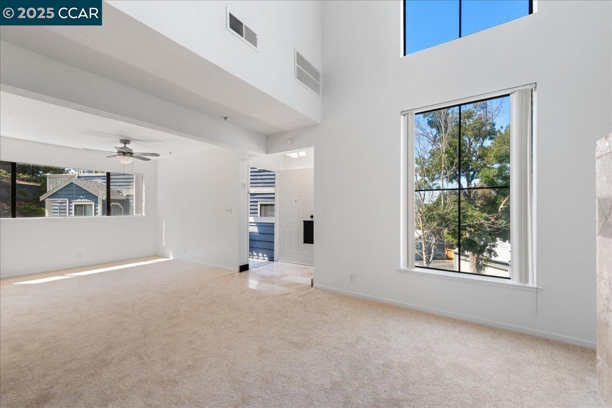 Detail Gallery Image 7 of 36 For 219 Sea Crest Cir, Vallejo,  CA 94590 - 2 Beds | 2/1 Baths