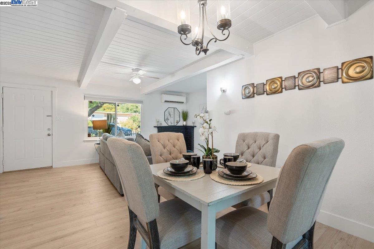 Detail Gallery Image 12 of 51 For 2082 Overhill Rd, Concord,  CA 94520 - 4 Beds | 2 Baths