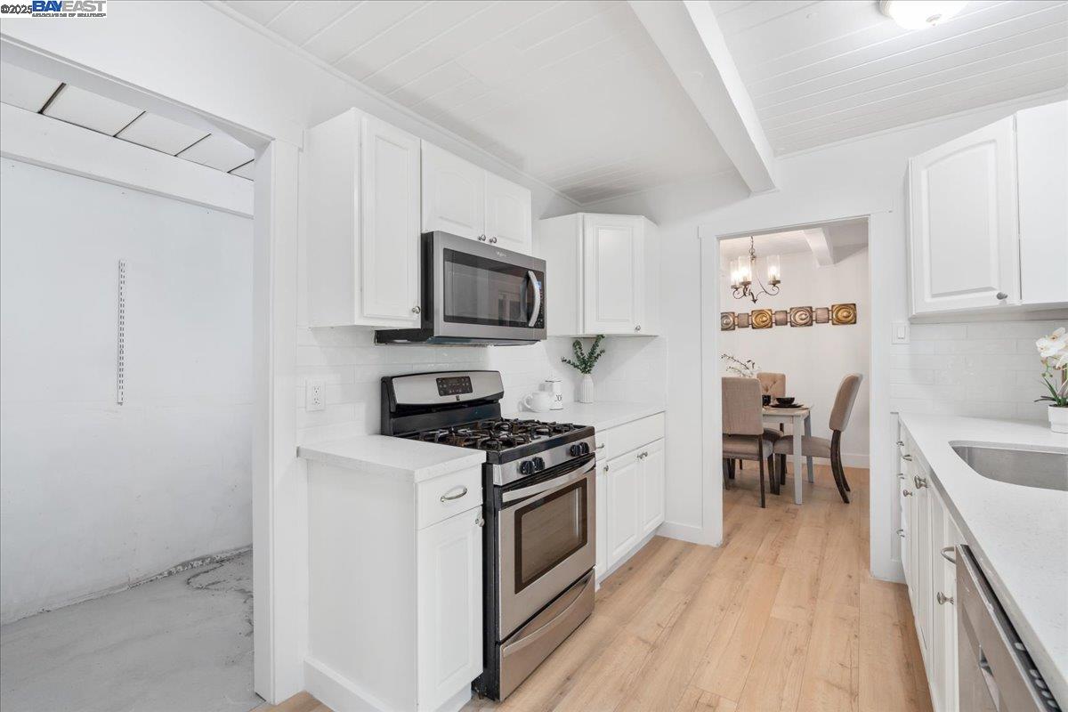 Detail Gallery Image 18 of 51 For 2082 Overhill Rd, Concord,  CA 94520 - 4 Beds | 2 Baths
