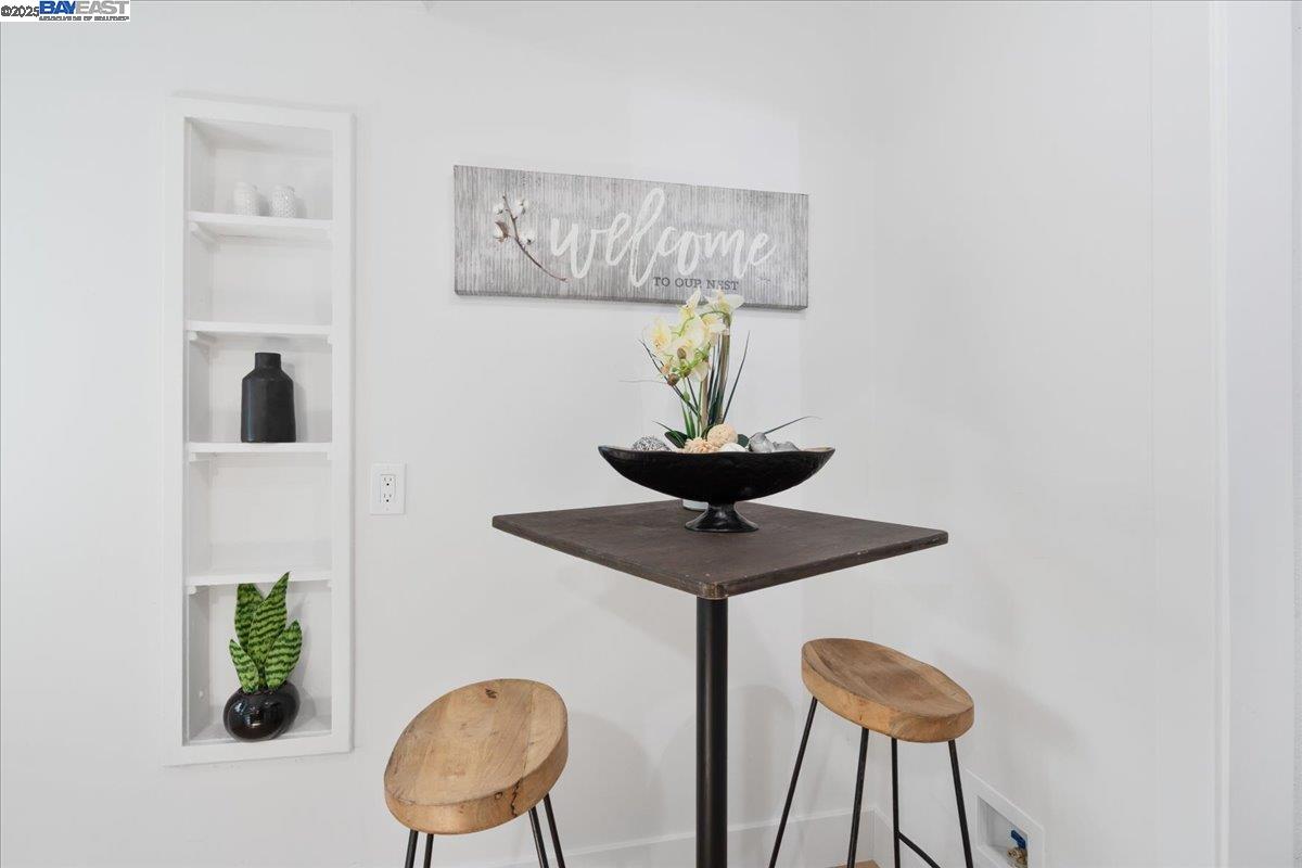 Detail Gallery Image 19 of 51 For 2082 Overhill Rd, Concord,  CA 94520 - 4 Beds | 2 Baths