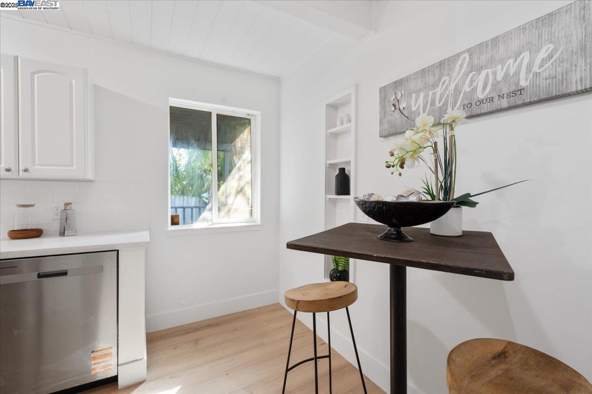 Detail Gallery Image 20 of 51 For 2082 Overhill Rd, Concord,  CA 94520 - 4 Beds | 2 Baths