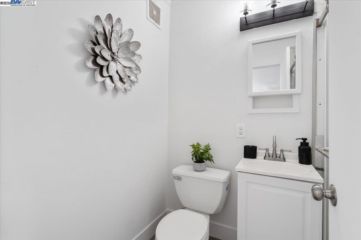 Detail Gallery Image 36 of 51 For 2082 Overhill Rd, Concord,  CA 94520 - 4 Beds | 2 Baths