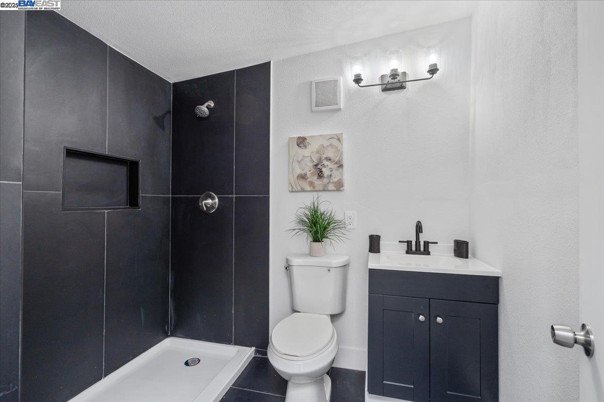 Detail Gallery Image 38 of 51 For 2082 Overhill Rd, Concord,  CA 94520 - 4 Beds | 2 Baths