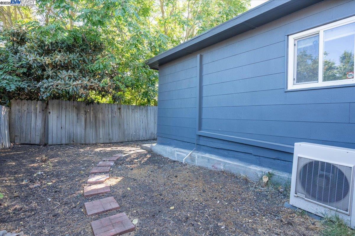 Detail Gallery Image 44 of 51 For 2082 Overhill Rd, Concord,  CA 94520 - 4 Beds | 2 Baths