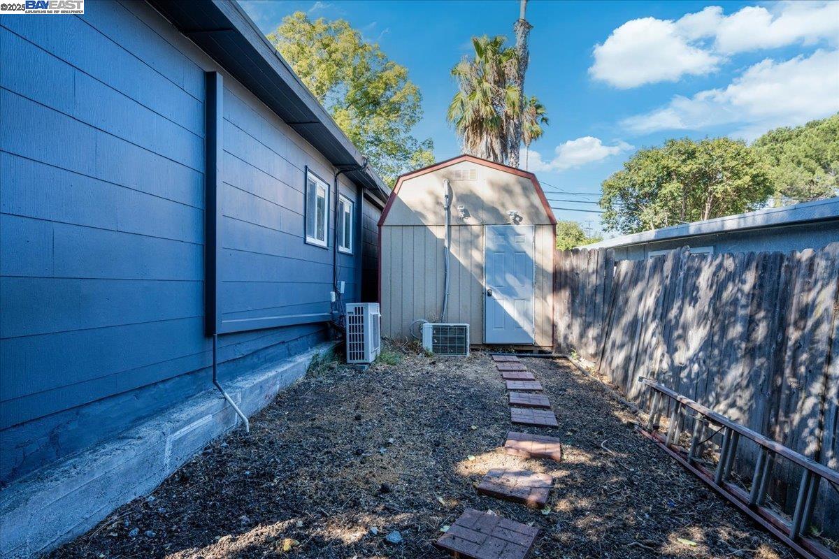 Detail Gallery Image 49 of 51 For 2082 Overhill Rd, Concord,  CA 94520 - 4 Beds | 2 Baths