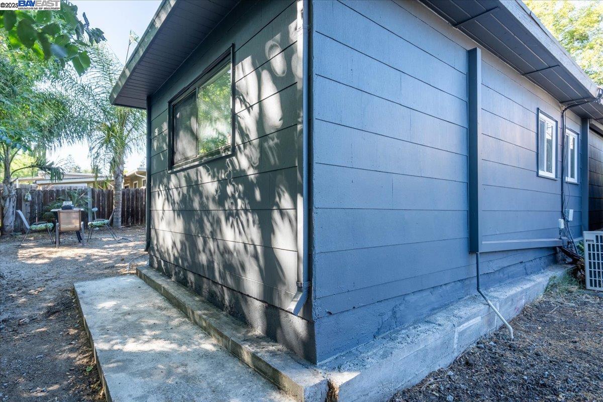 Detail Gallery Image 50 of 51 For 2082 Overhill Rd, Concord,  CA 94520 - 4 Beds | 2 Baths