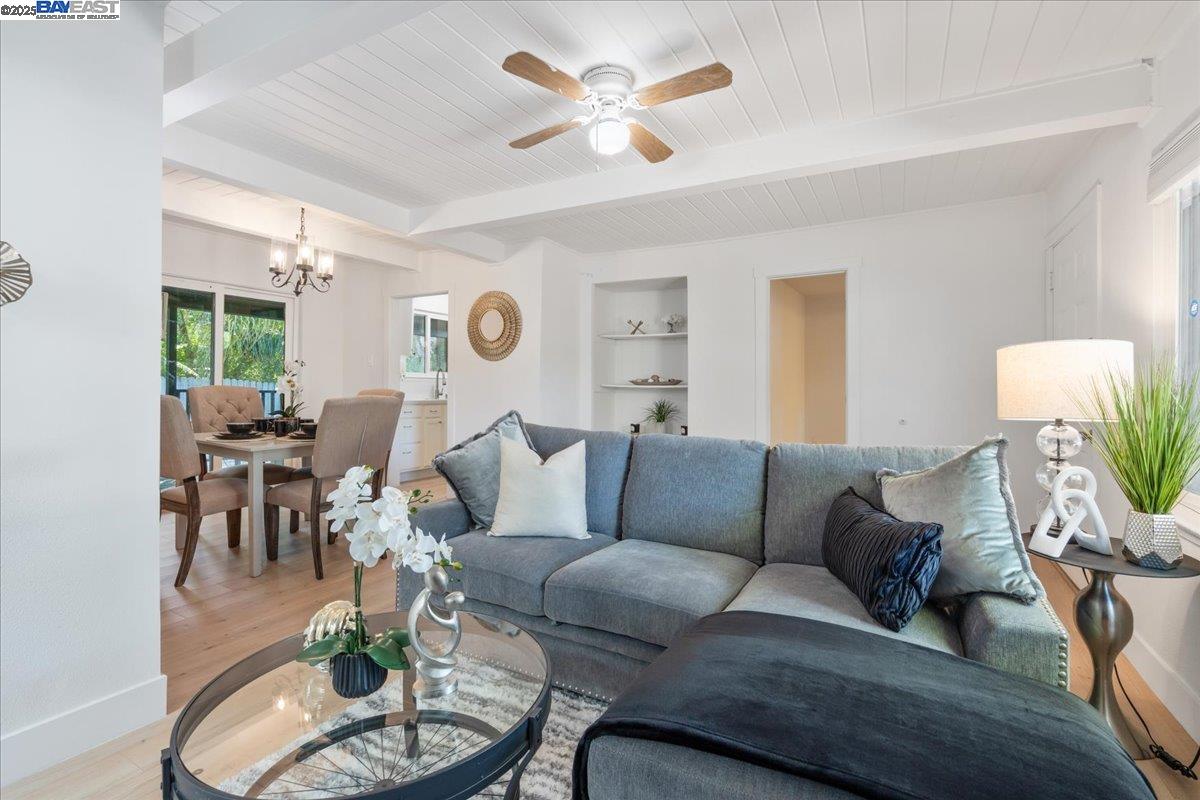 Detail Gallery Image 9 of 51 For 2082 Overhill Rd, Concord,  CA 94520 - 4 Beds | 2 Baths