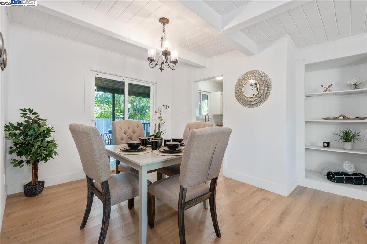 Detail Gallery Image 10 of 51 For 2082 Overhill Rd, Concord,  CA 94520 - 4 Beds | 2 Baths