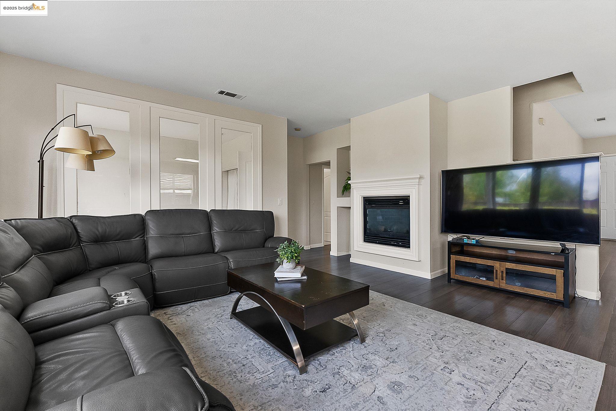 Detail Gallery Image 14 of 44 For 2393 Fieldgate Dr, Pittsburg,  CA 94565 - 4 Beds | 3 Baths