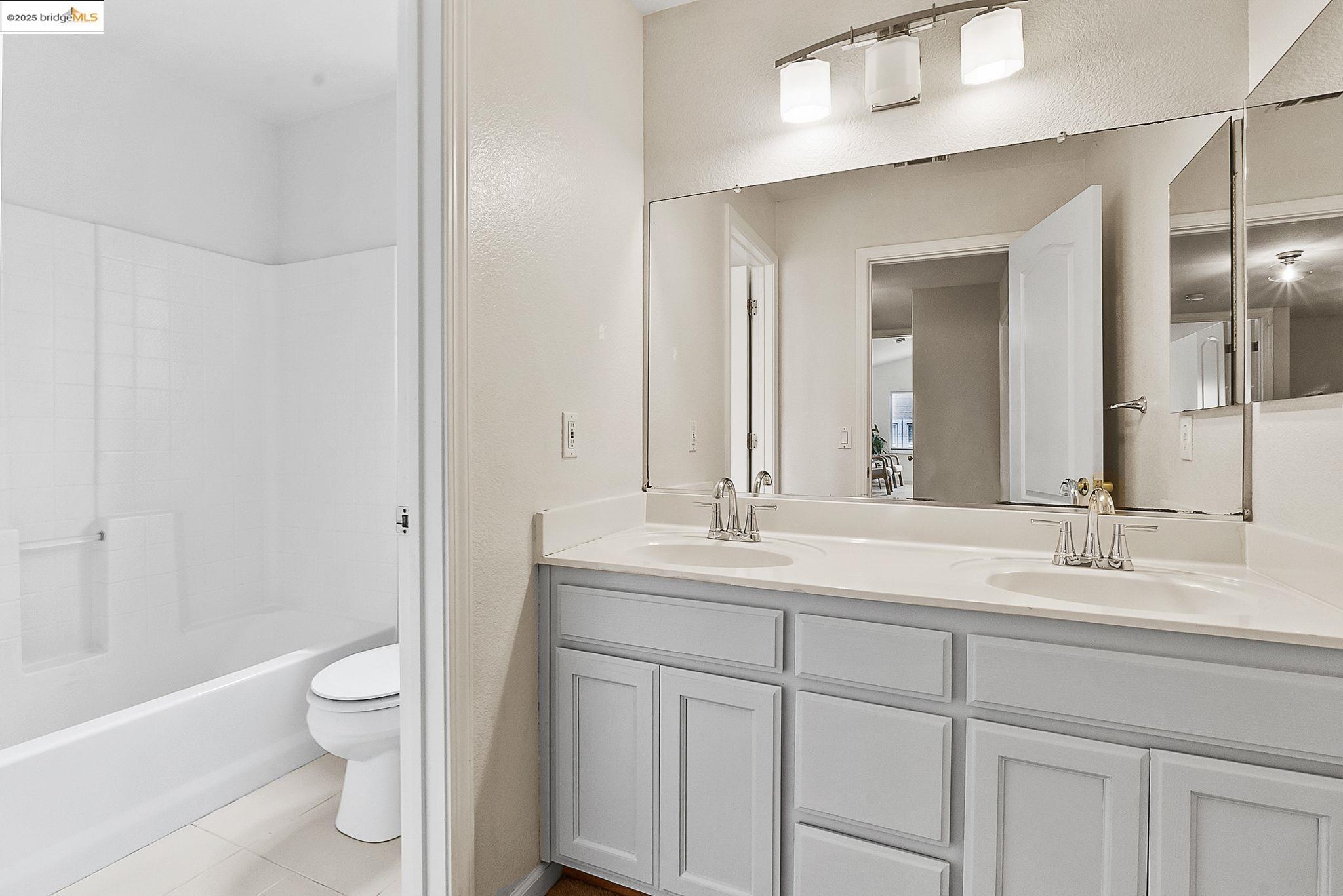 Detail Gallery Image 24 of 44 For 2393 Fieldgate Dr, Pittsburg,  CA 94565 - 4 Beds | 3 Baths