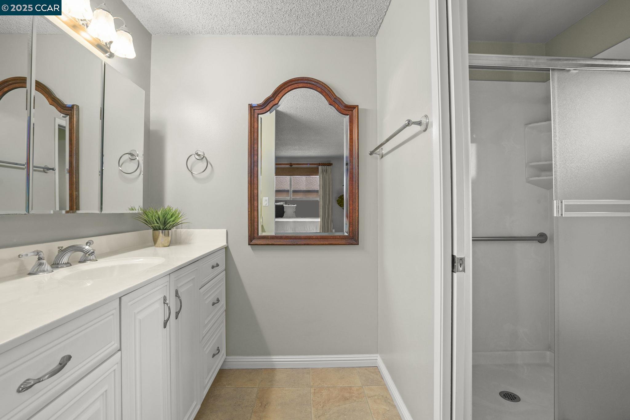 Detail Gallery Image 13 of 33 For 6401 Tri Ln, El Sobrante,  CA 94803 - 3 Beds | 2 Baths
