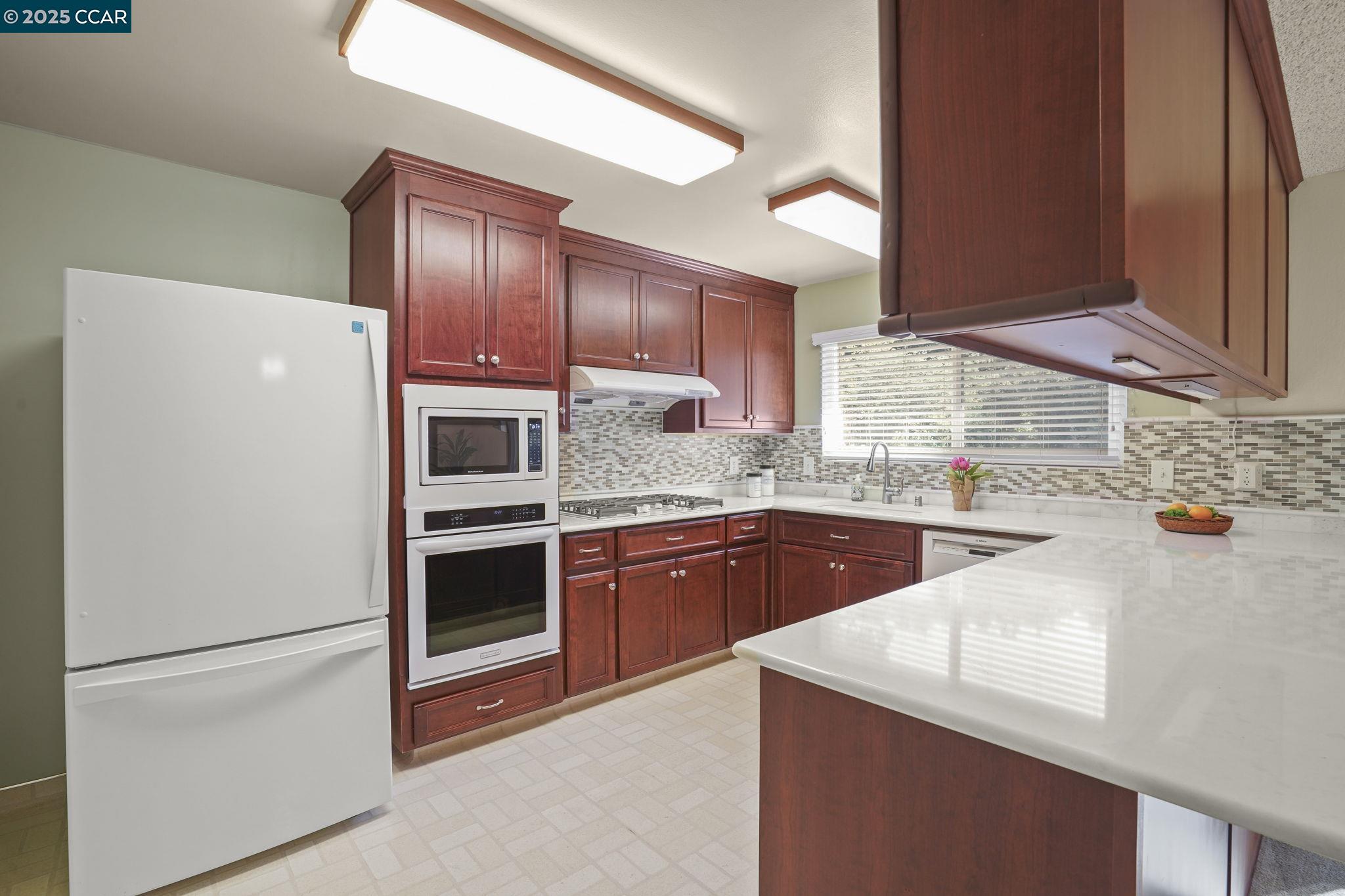 Detail Gallery Image 8 of 33 For 6401 Tri Ln, El Sobrante,  CA 94803 - 3 Beds | 2 Baths