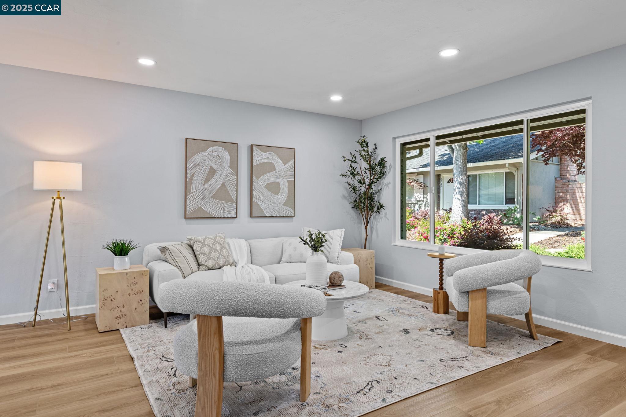 Front Image Thumbnail for CC41110492