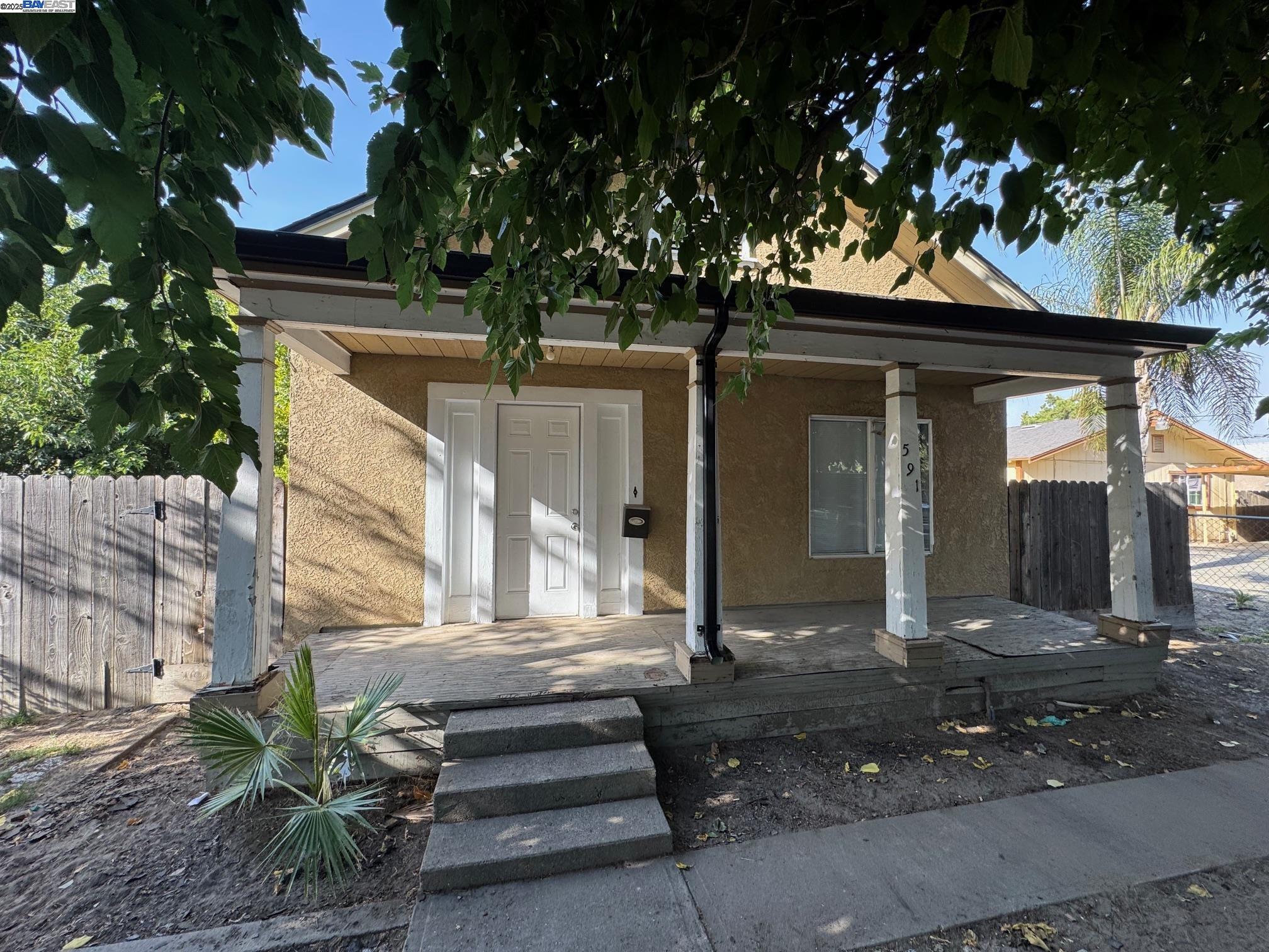 Detail Gallery Image 1 of 22 For 591 High St, Turlock,  CA 95380 - 2 Beds | 1 Baths