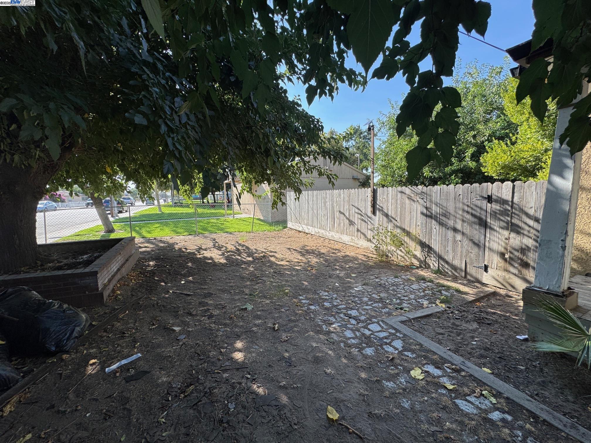 Detail Gallery Image 2 of 22 For 591 High St, Turlock,  CA 95380 - 2 Beds | 1 Baths