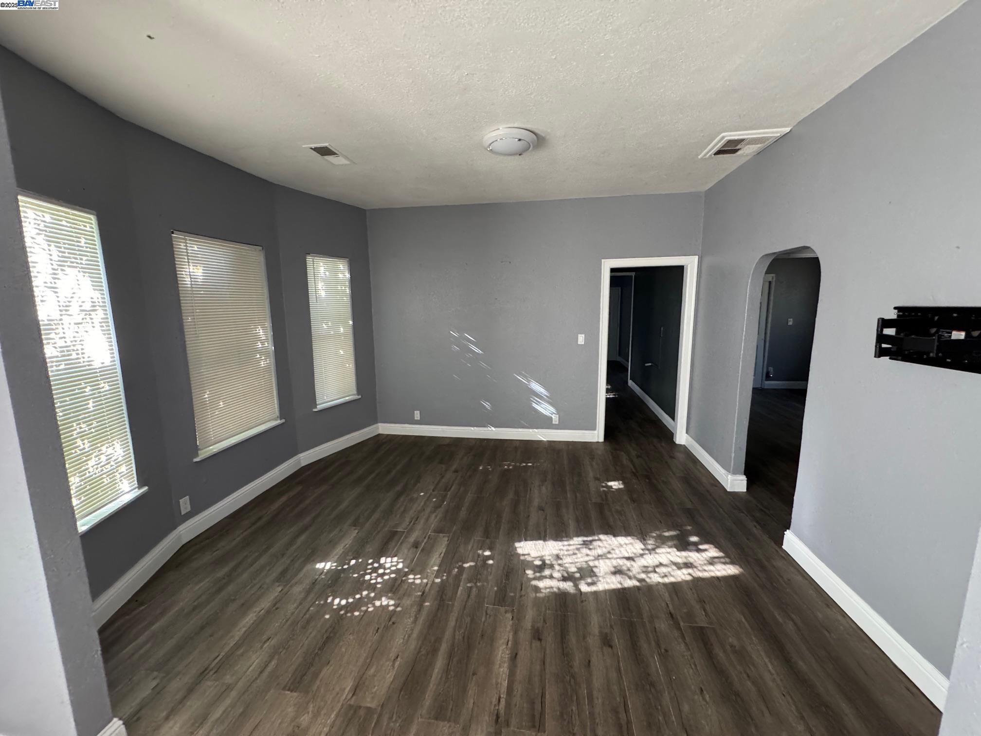 Detail Gallery Image 14 of 22 For 591 High St, Turlock,  CA 95380 - 2 Beds | 1 Baths