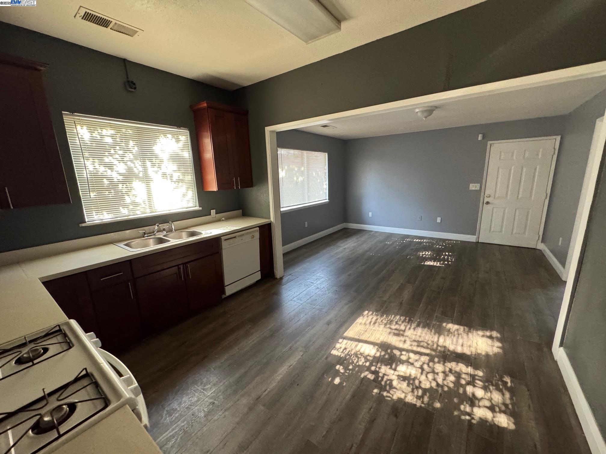 Detail Gallery Image 15 of 22 For 591 High St, Turlock,  CA 95380 - 2 Beds | 1 Baths