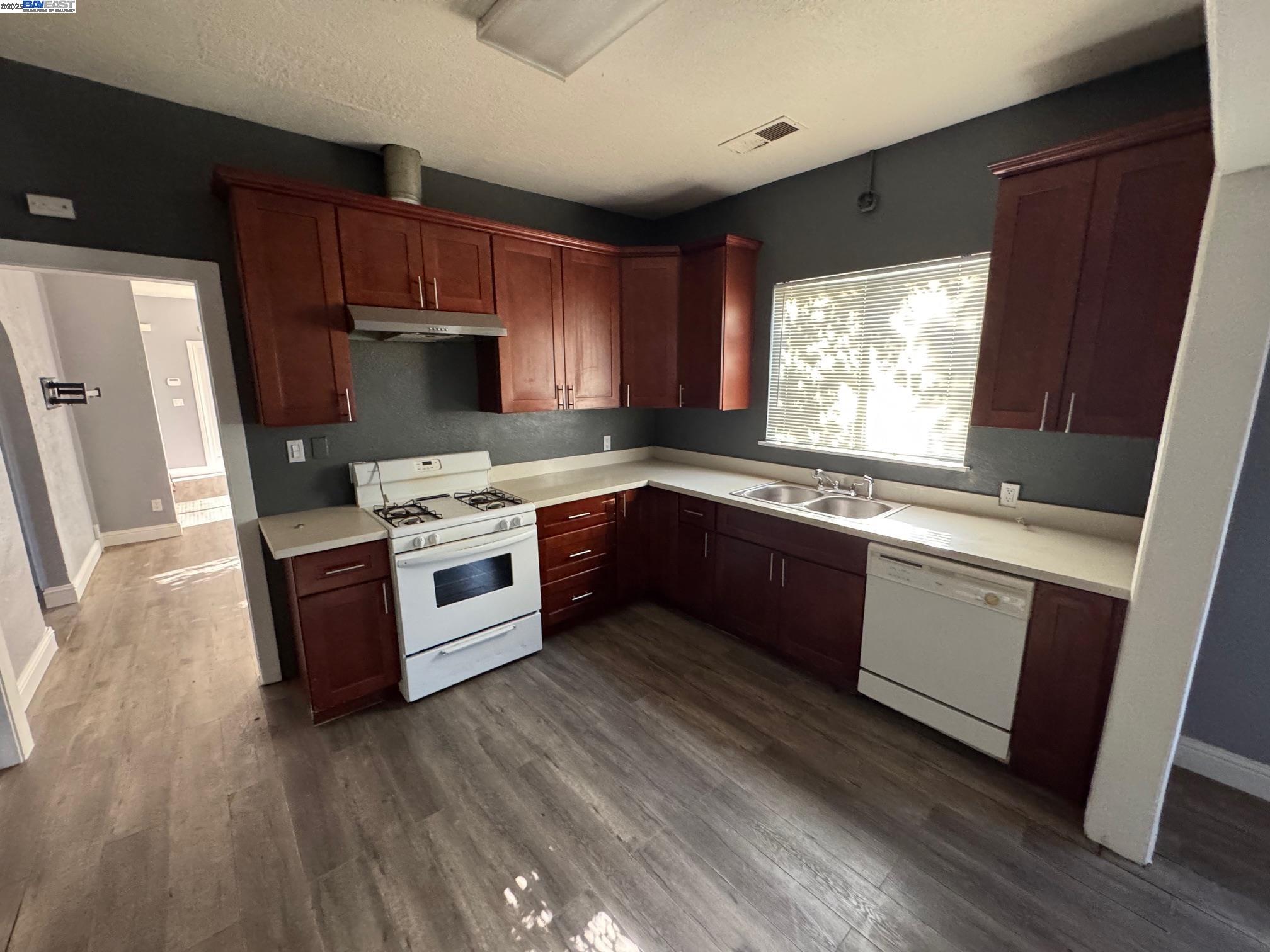 Detail Gallery Image 16 of 22 For 591 High St, Turlock,  CA 95380 - 2 Beds | 1 Baths