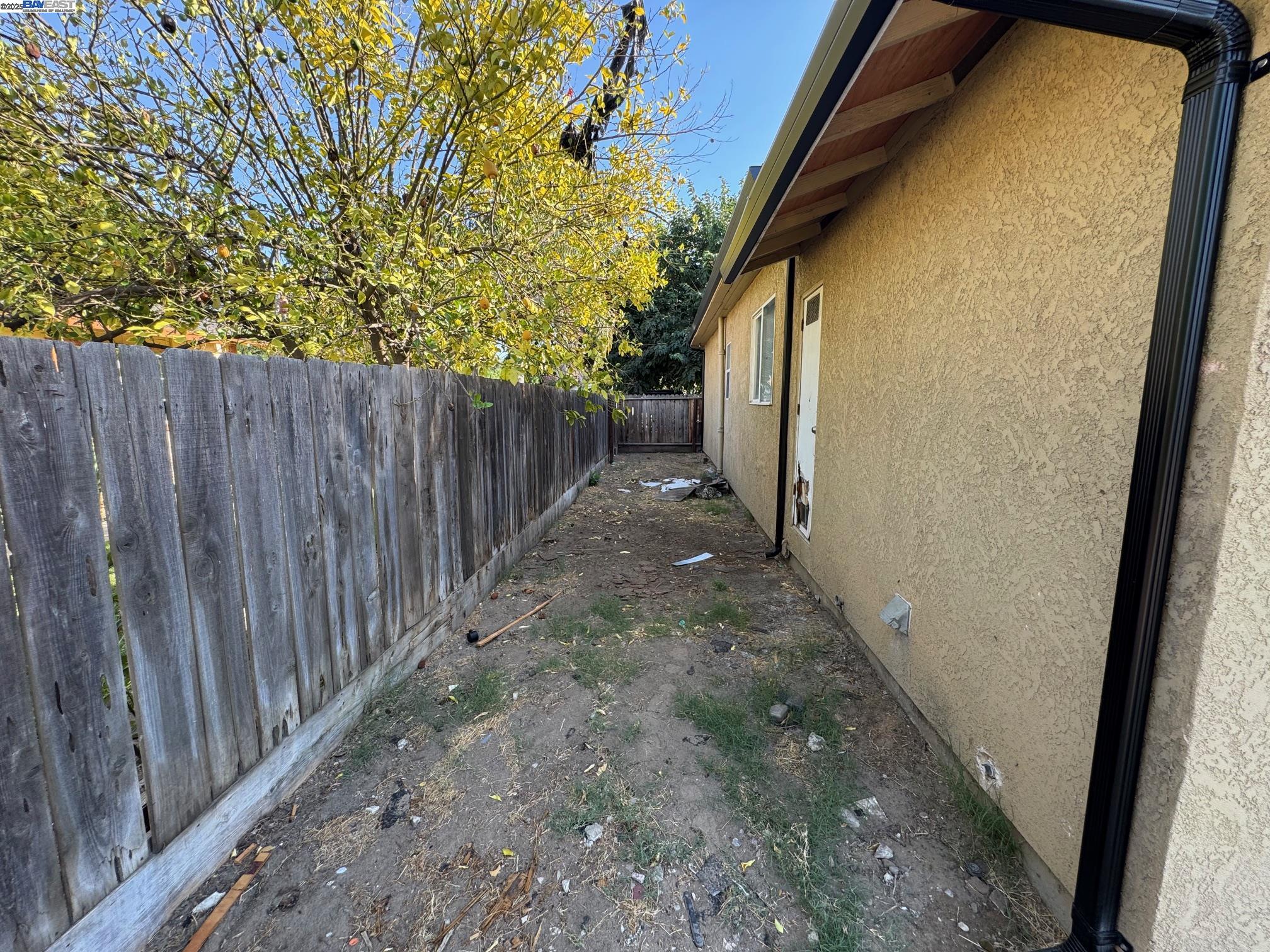 Detail Gallery Image 8 of 22 For 591 High St, Turlock,  CA 95380 - 2 Beds | 1 Baths