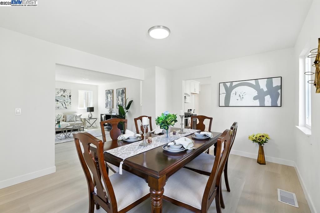 Detail Gallery Image 12 of 57 For 1739 E 22nd St, Oakland,  CA 94606 - 5 Beds | 2 Baths
