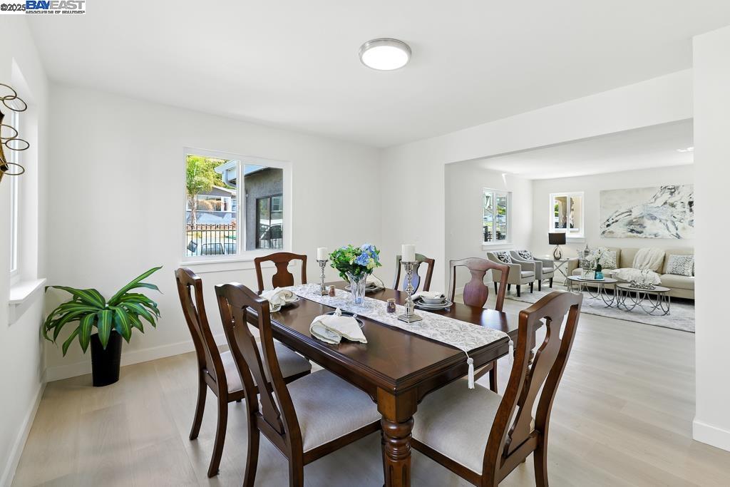 Detail Gallery Image 13 of 57 For 1739 E 22nd St, Oakland,  CA 94606 - 5 Beds | 2 Baths