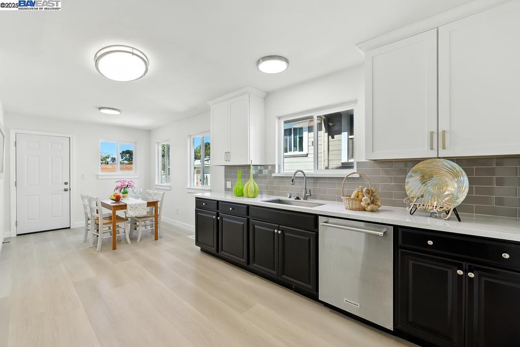 Detail Gallery Image 16 of 57 For 1739 E 22nd St, Oakland,  CA 94606 - 5 Beds | 2 Baths