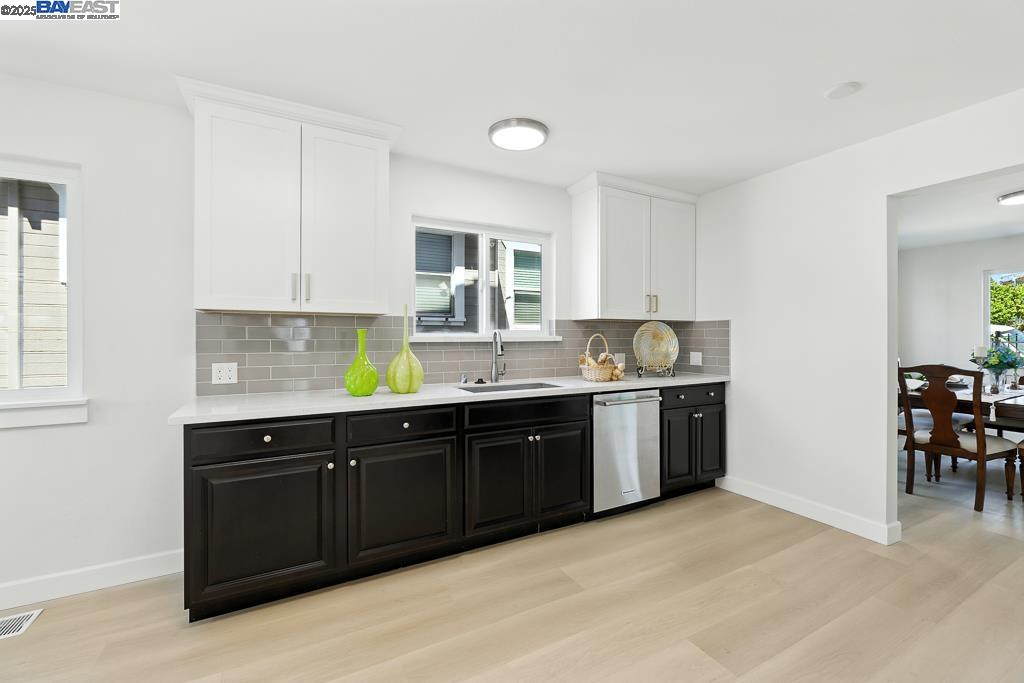 Detail Gallery Image 17 of 57 For 1739 E 22nd St, Oakland,  CA 94606 - 5 Beds | 2 Baths