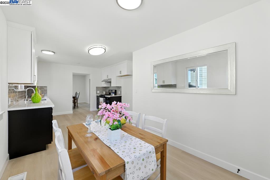 Detail Gallery Image 21 of 57 For 1739 E 22nd St, Oakland,  CA 94606 - 5 Beds | 2 Baths
