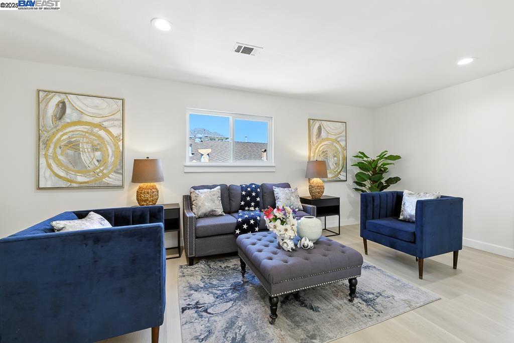 Detail Gallery Image 33 of 57 For 1739 E 22nd St, Oakland,  CA 94606 - 5 Beds | 2 Baths