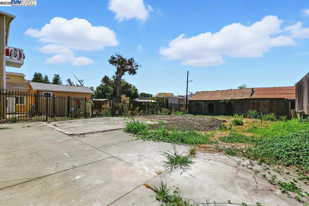 Detail Gallery Image 51 of 57 For 1739 E 22nd St, Oakland,  CA 94606 - 5 Beds | 2 Baths