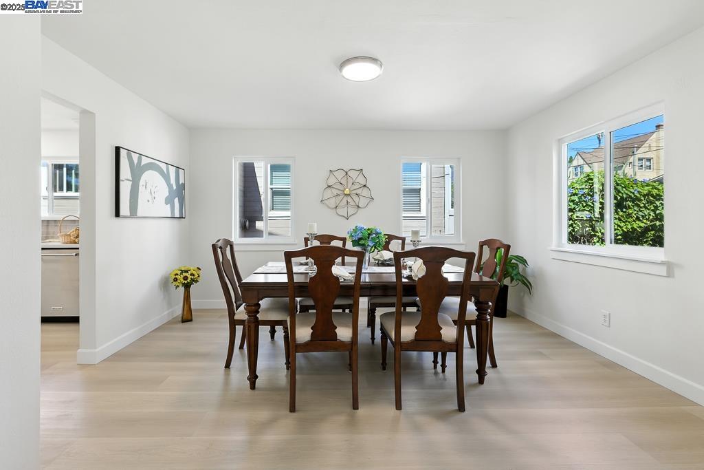 Detail Gallery Image 9 of 57 For 1739 E 22nd St, Oakland,  CA 94606 - 5 Beds | 2 Baths