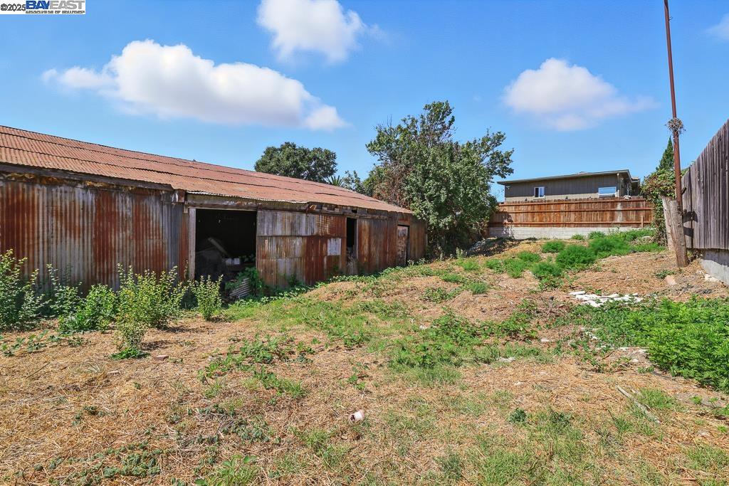 Detail Gallery Image 2 of 3 For 1736 E 21st St, Oakland,  CA 94606 - – Beds | – Baths