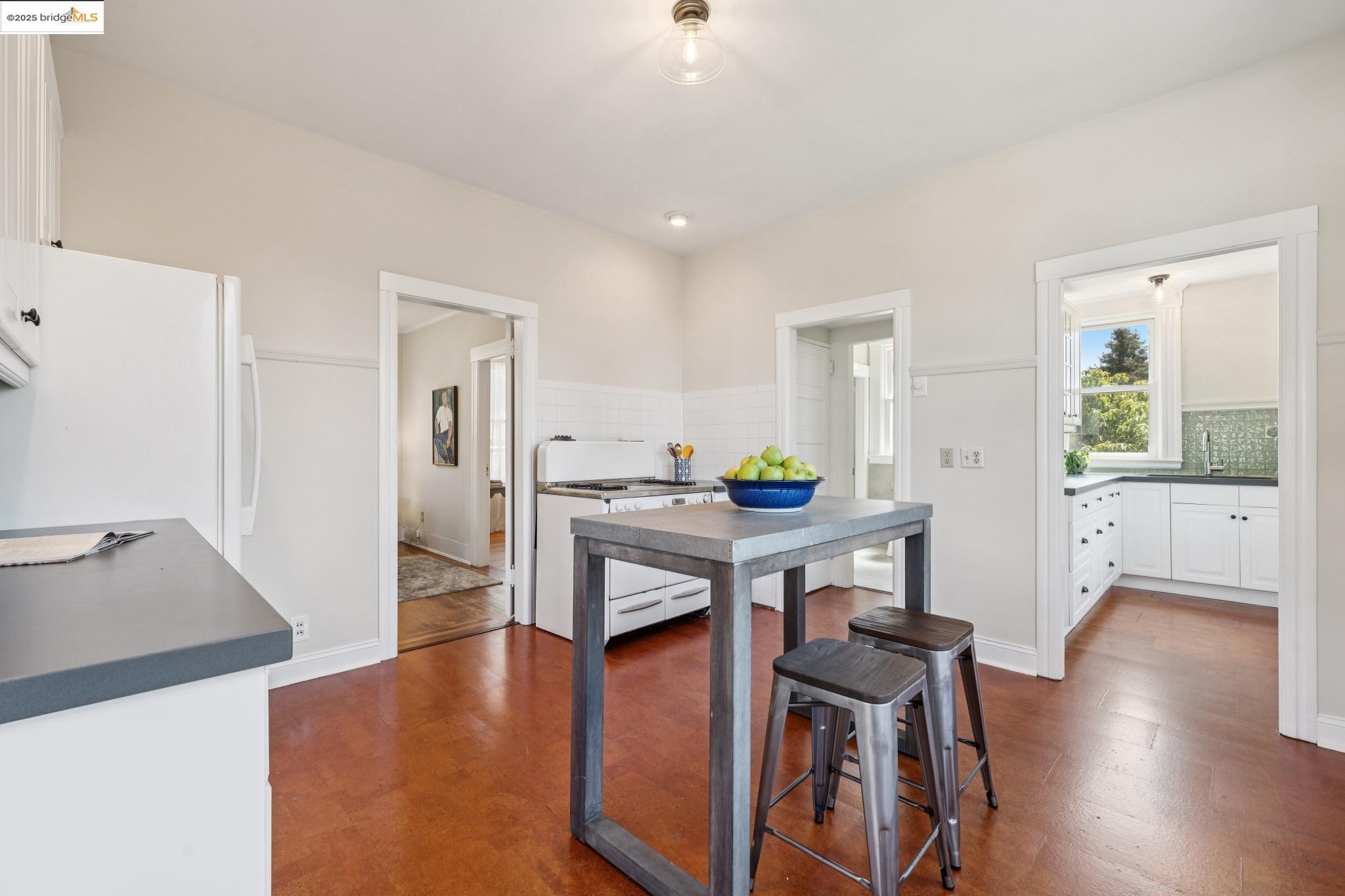 Detail Gallery Image 12 of 60 For 4020 Maybelle Ave, Oakland,  CA 94619 - 3 Beds | 2 Baths