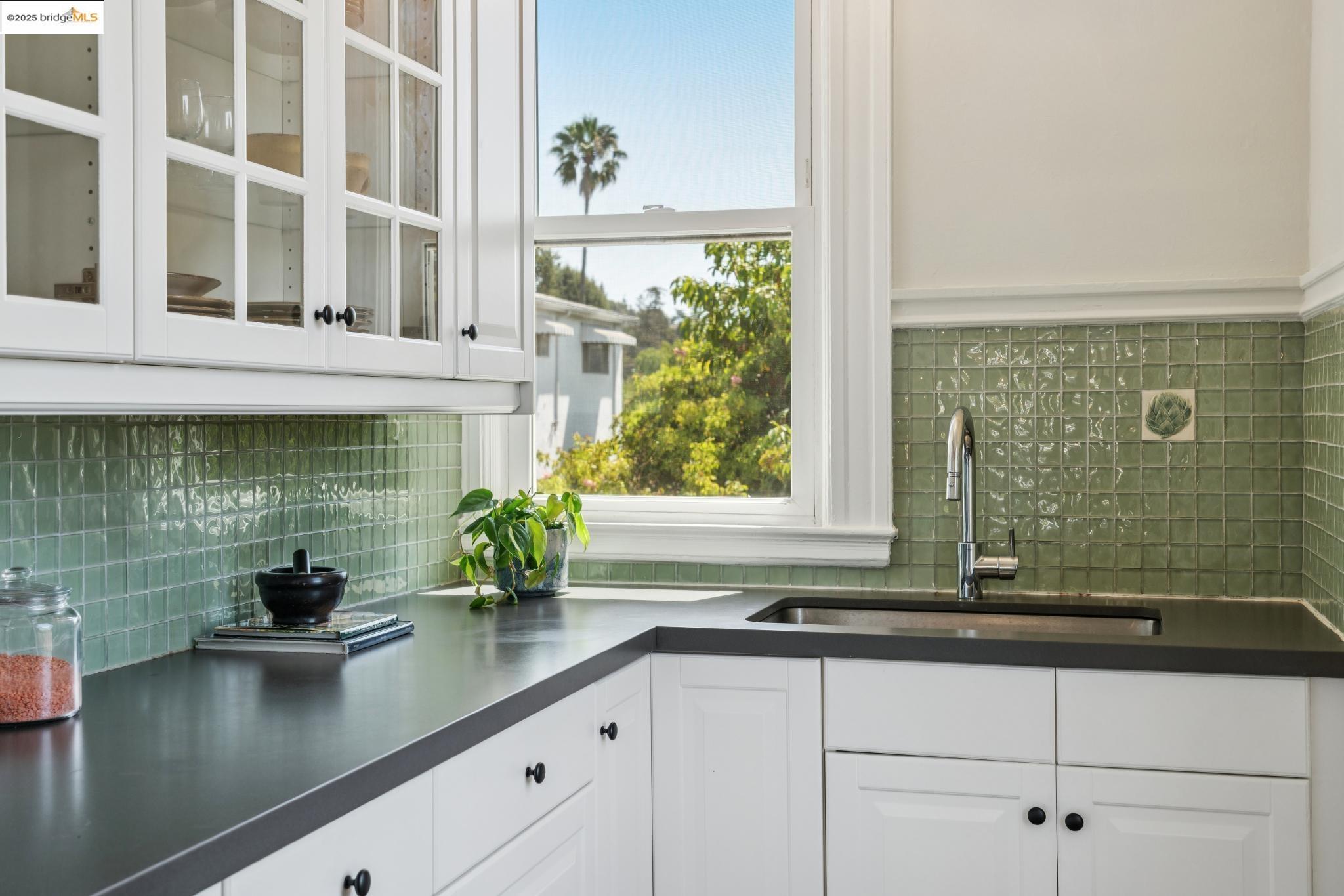 Detail Gallery Image 18 of 60 For 4020 Maybelle Ave, Oakland,  CA 94619 - 3 Beds | 2 Baths