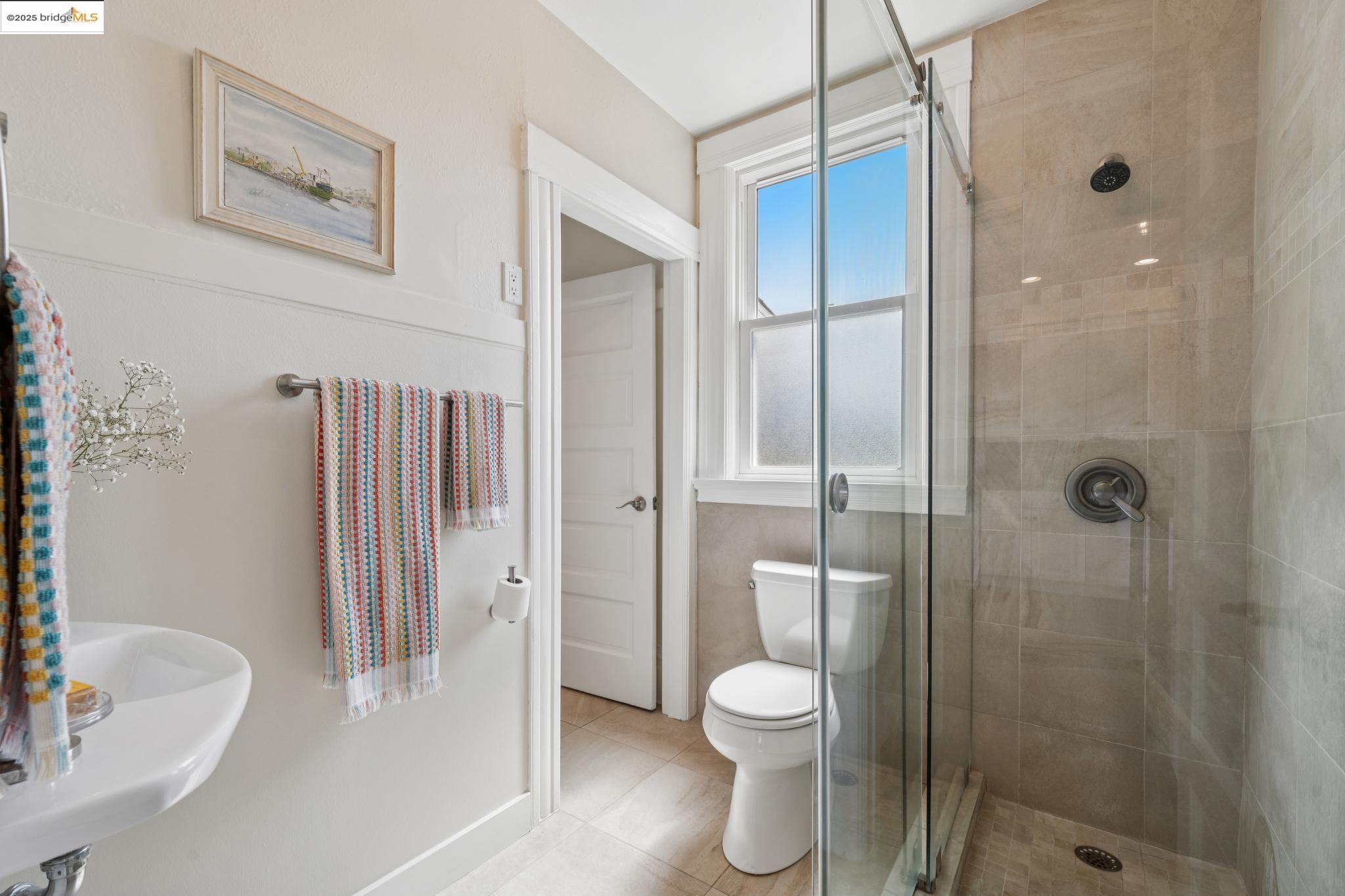 Detail Gallery Image 22 of 60 For 4020 Maybelle Ave, Oakland,  CA 94619 - 3 Beds | 2 Baths