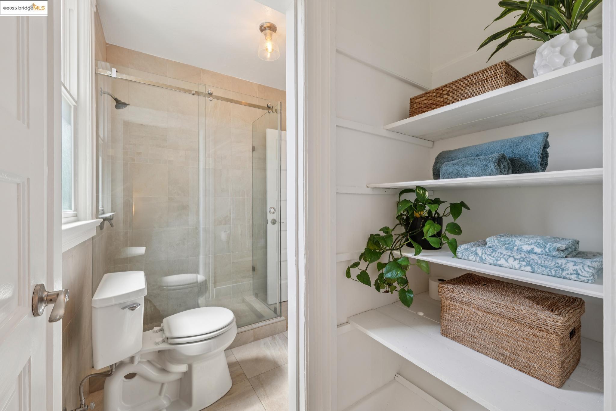 Detail Gallery Image 24 of 60 For 4020 Maybelle Ave, Oakland,  CA 94619 - 3 Beds | 2 Baths