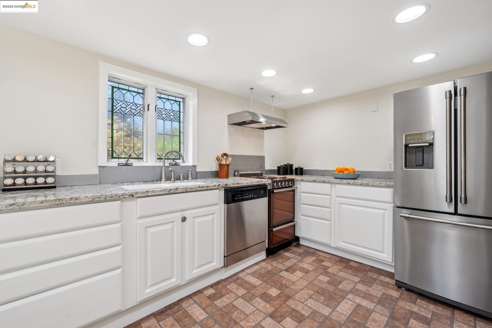 Detail Gallery Image 42 of 60 For 4020 Maybelle Ave, Oakland,  CA 94619 - 3 Beds | 2 Baths