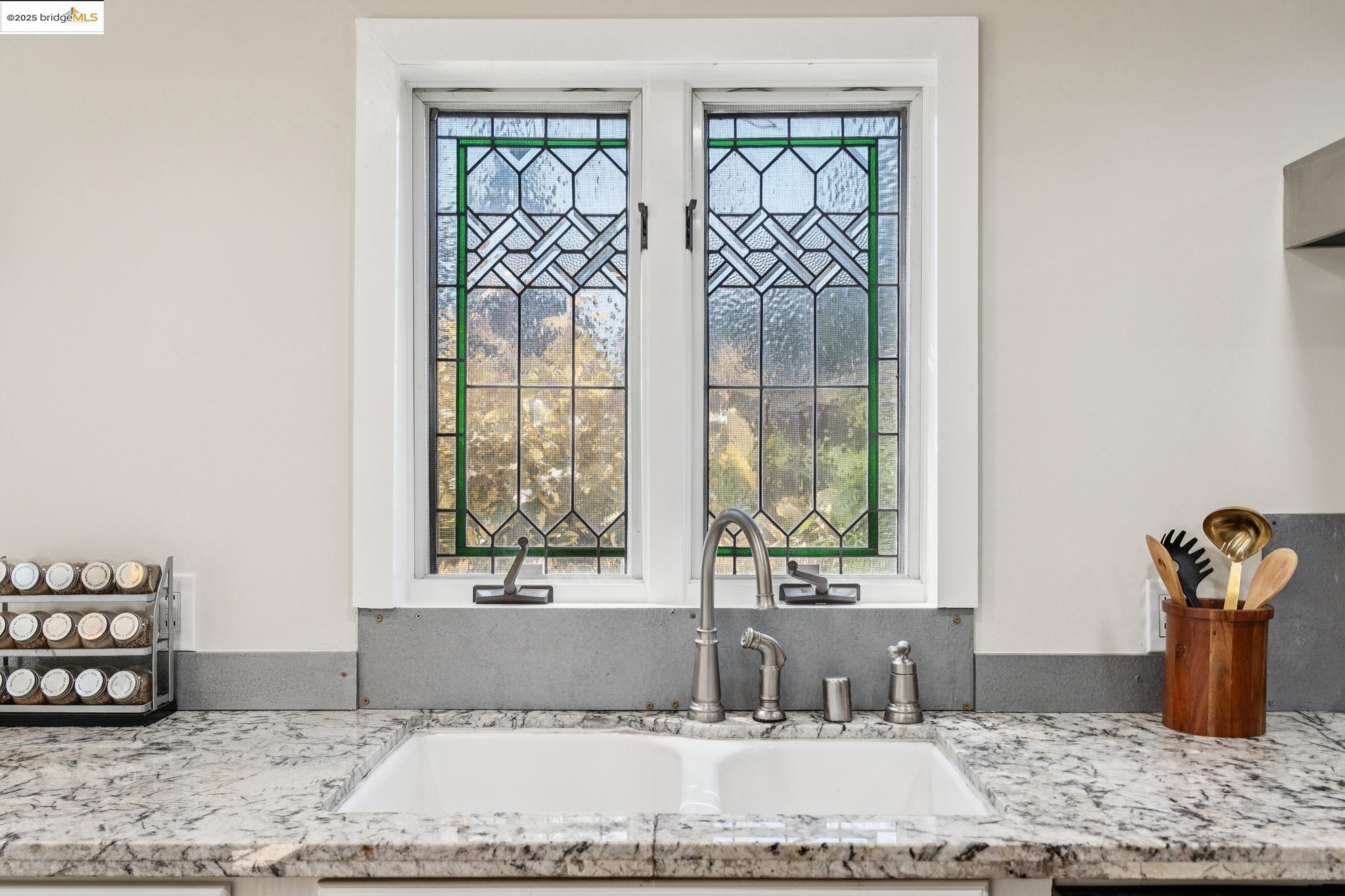 Detail Gallery Image 43 of 60 For 4020 Maybelle Ave, Oakland,  CA 94619 - 3 Beds | 2 Baths