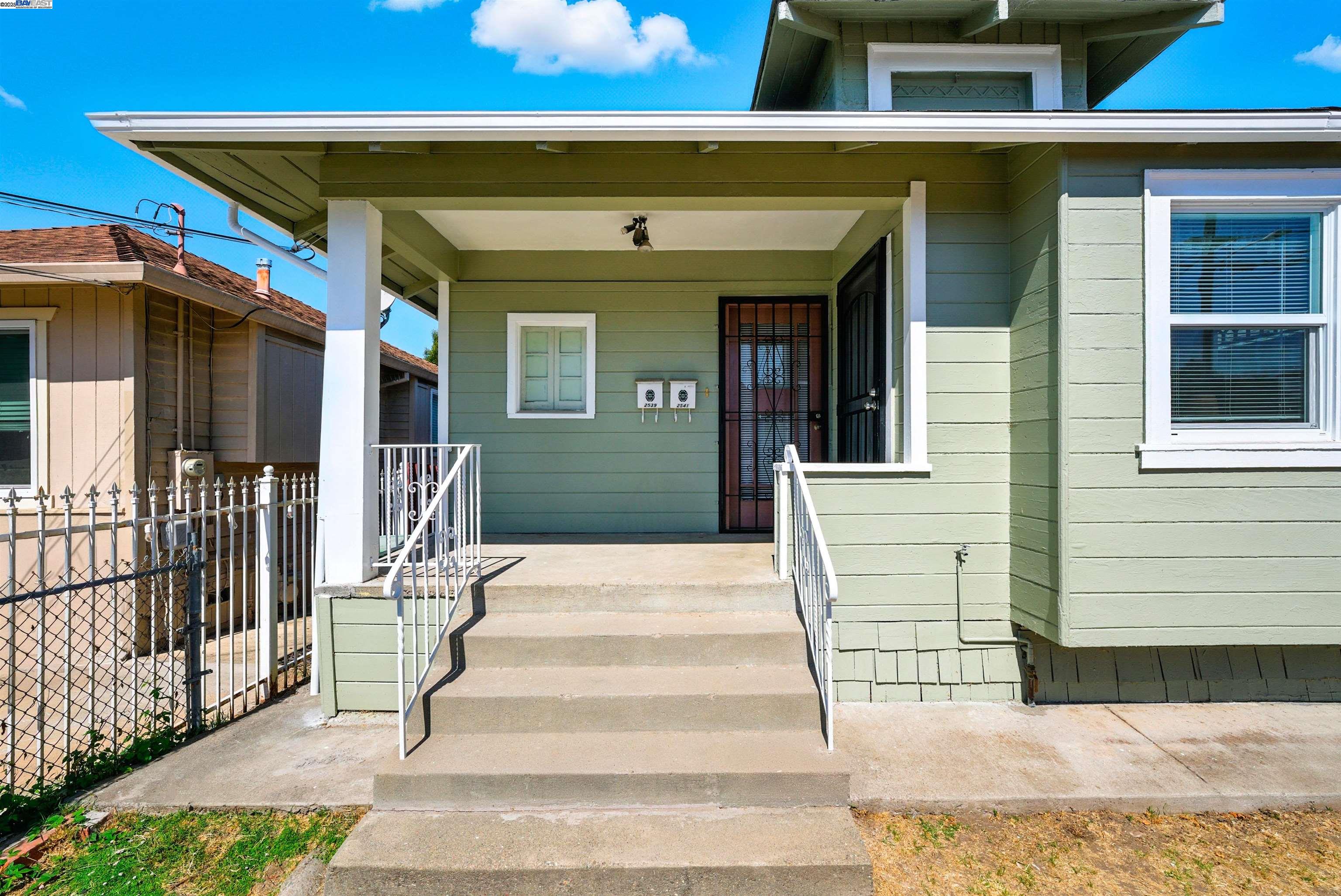 Detail Gallery Image 2 of 58 For 2539-2541 Grande Vista Ave, Oakland,  CA 94601 - – Beds | – Baths