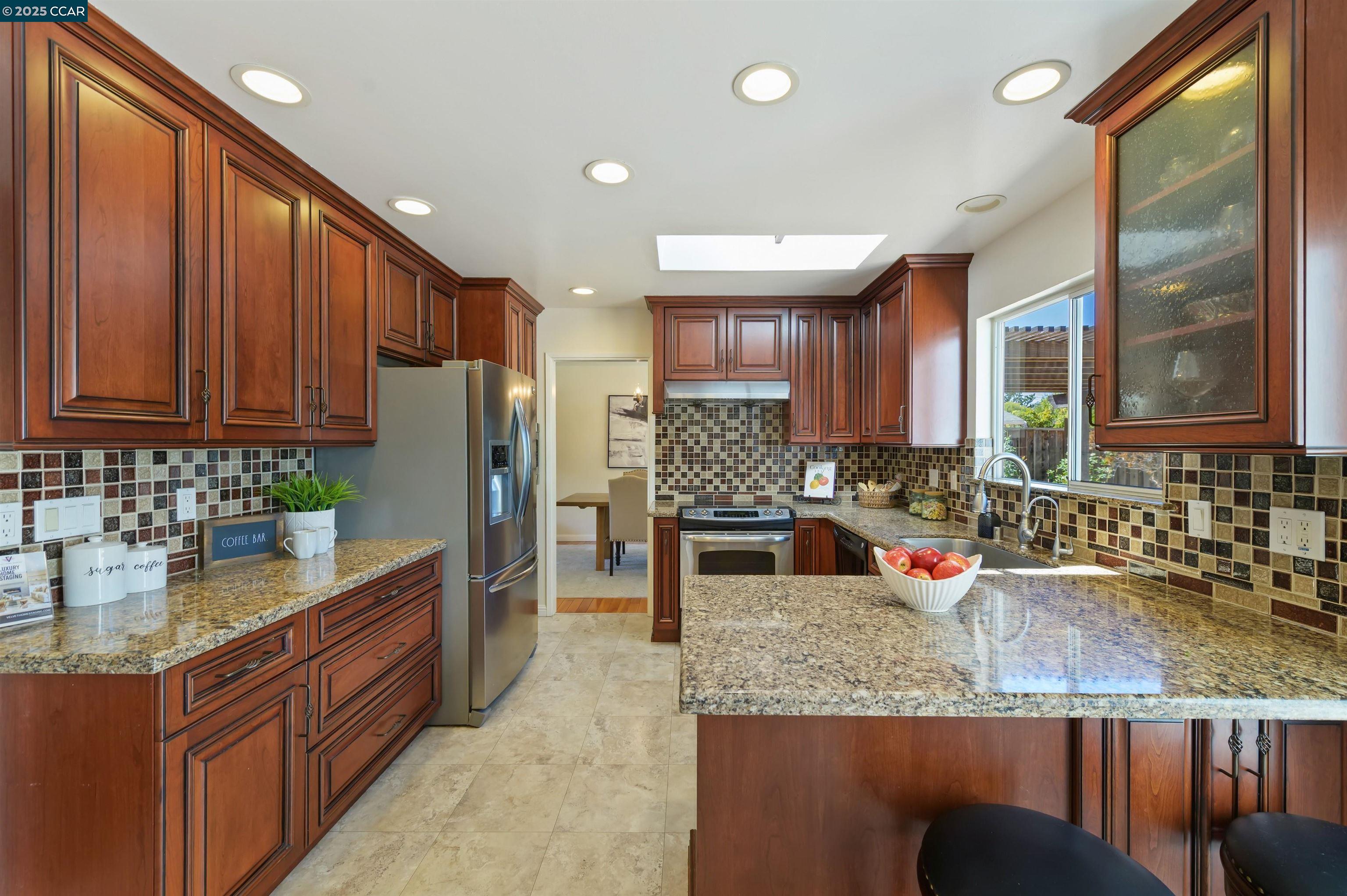 Detail Gallery Image 12 of 41 For 2172 La Salle Dr, Walnut Creek,  CA 94598 - 4 Beds | 2/1 Baths