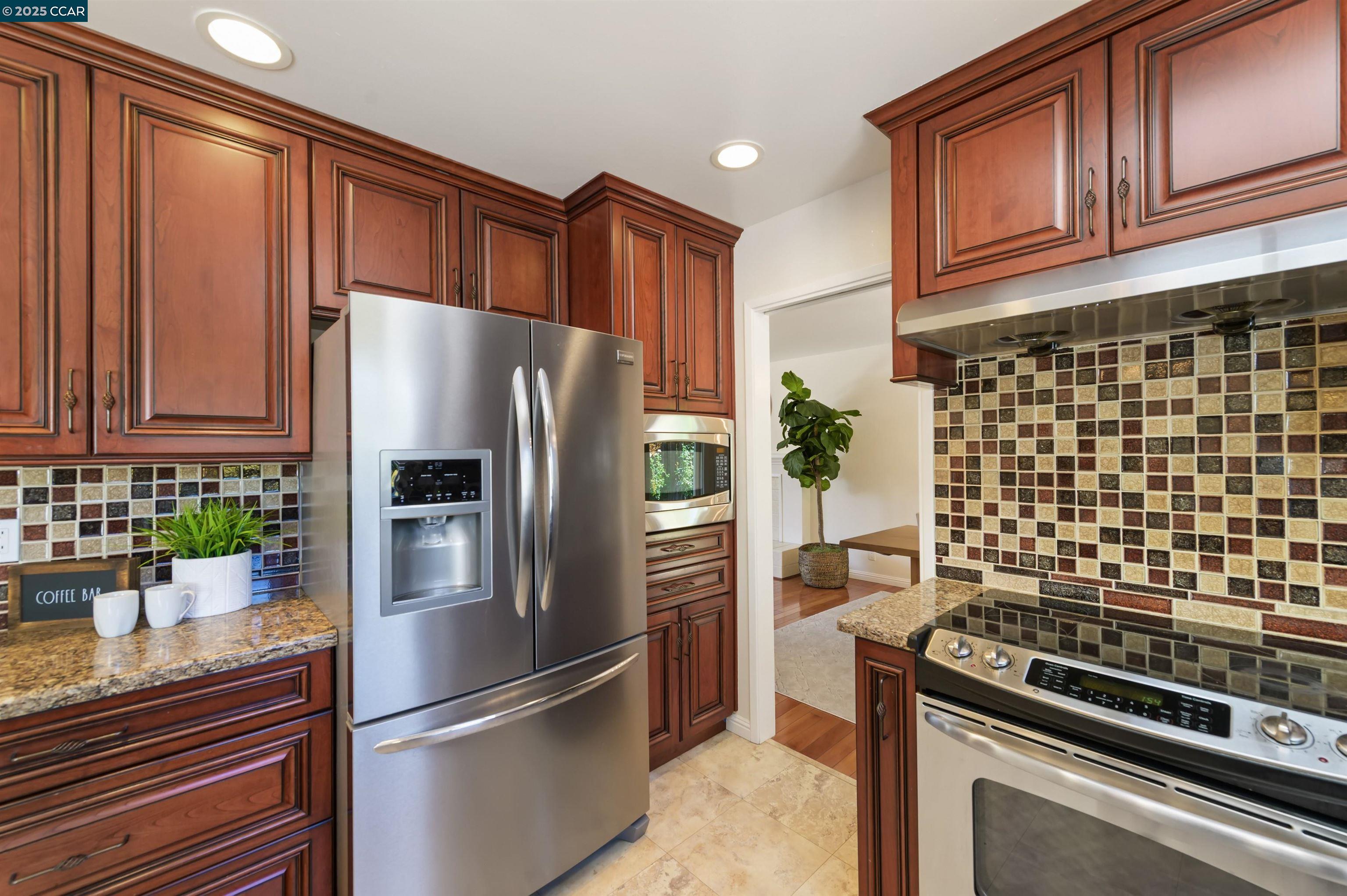 Detail Gallery Image 14 of 41 For 2172 La Salle Dr, Walnut Creek,  CA 94598 - 4 Beds | 2/1 Baths