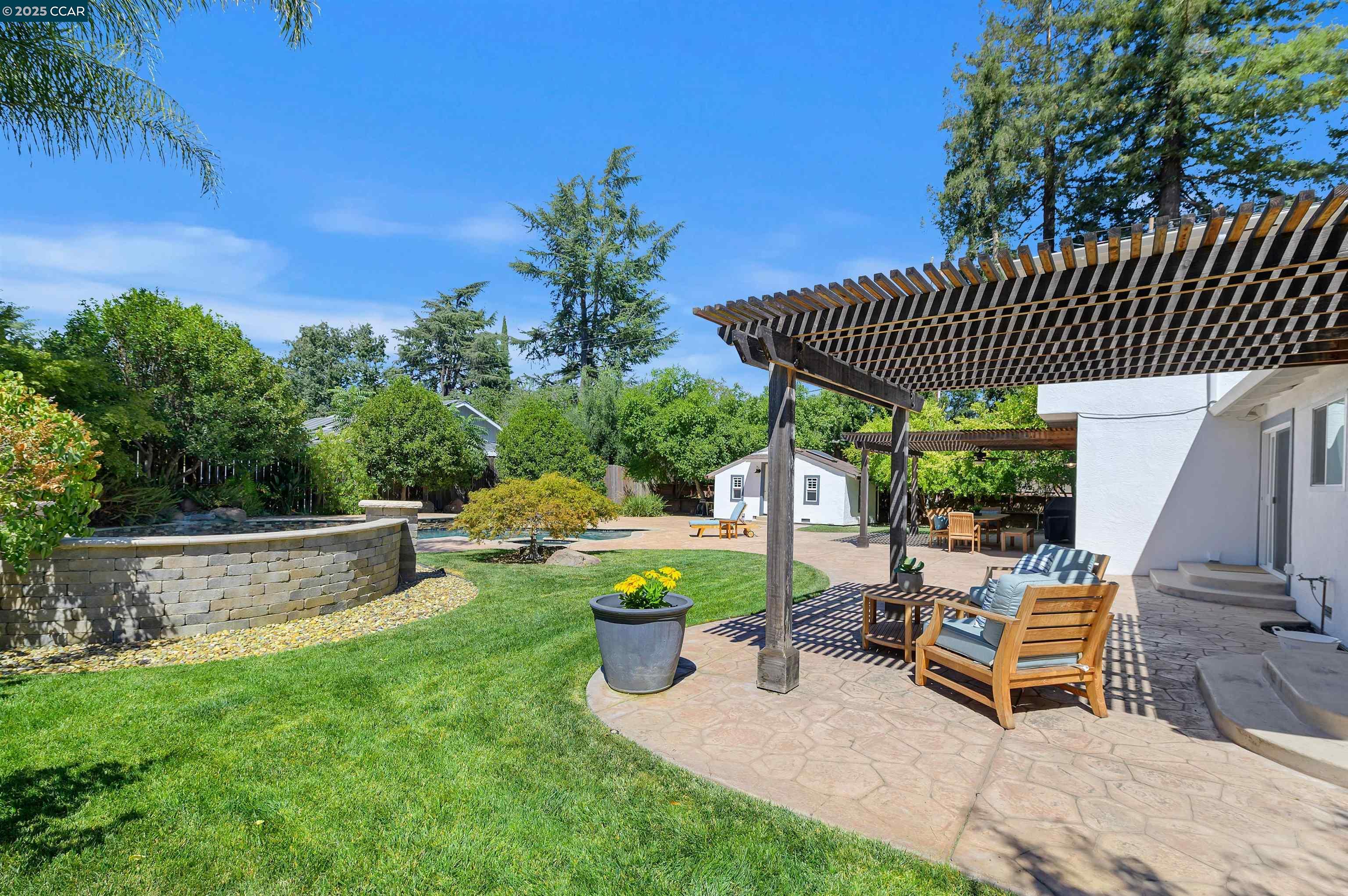 Detail Gallery Image 32 of 41 For 2172 La Salle Dr, Walnut Creek,  CA 94598 - 4 Beds | 2/1 Baths