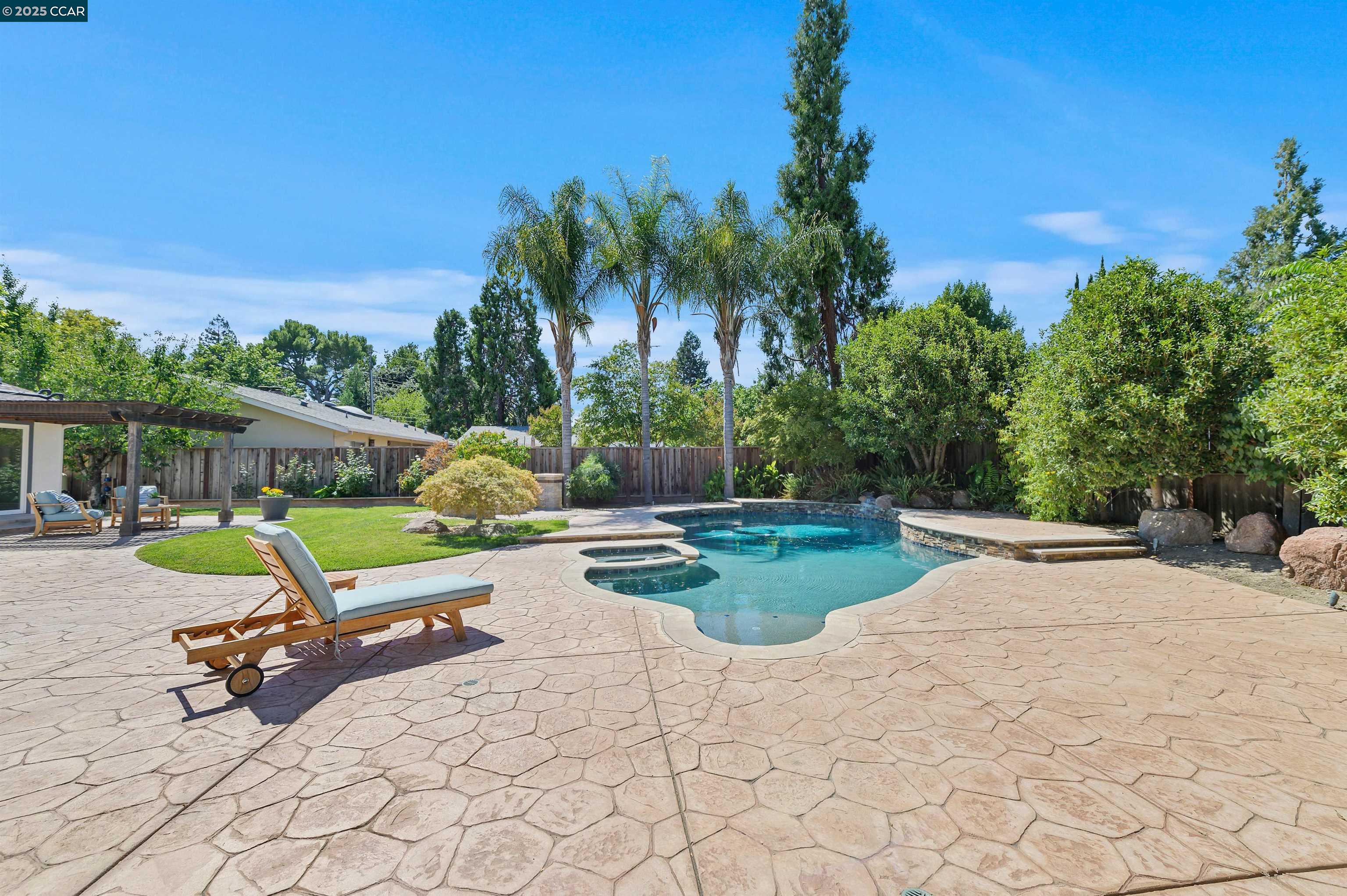 Detail Gallery Image 34 of 41 For 2172 La Salle Dr, Walnut Creek,  CA 94598 - 4 Beds | 2/1 Baths