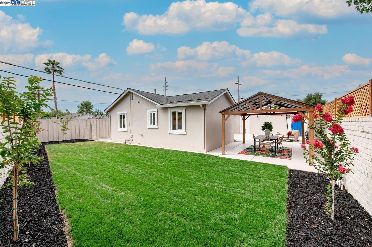 Detail Gallery Image 12 of 14 For 1205 Marguerite St, Livermore,  CA 94550 - 2 Beds | 1 Baths