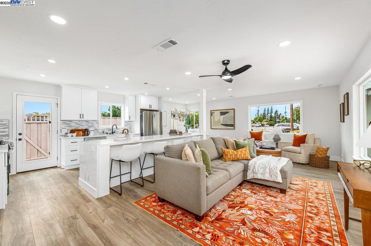 Detail Gallery Image 3 of 14 For 1205 Marguerite St, Livermore,  CA 94550 - 2 Beds | 1 Baths